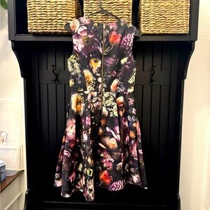 Ted baker beautiful floral dress size 2 like new! Perfect for your night out!